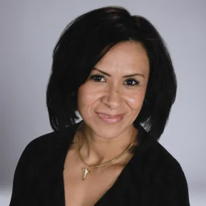 TOP Worldwide team customer service Cierra